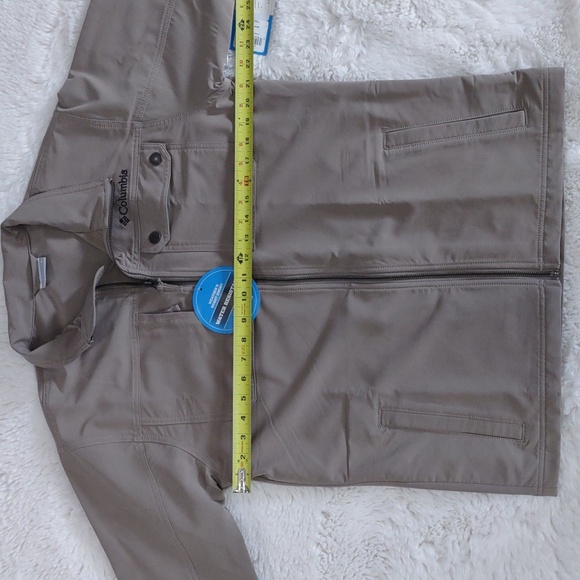 Columbia Water resistant Jacket - Picture 13 of 16